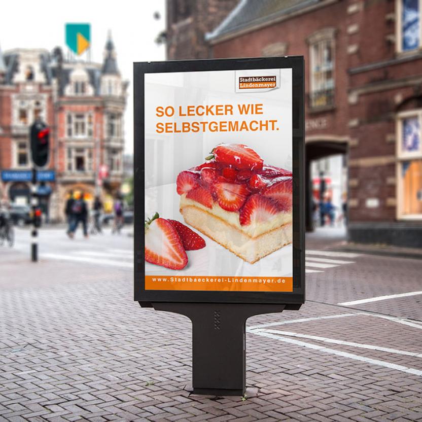 Stadtbäckerei Lindenmayer Plakat Erdbeerkuchen